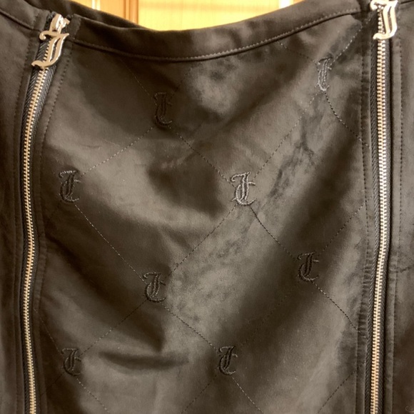 Cute juicy couture skirt, new, never worn! Has zippers on each side of the front - Picture 3 of 4